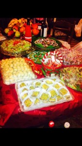 שולחן מתוקים בארוחת החג. צילום : סיון אלקלק