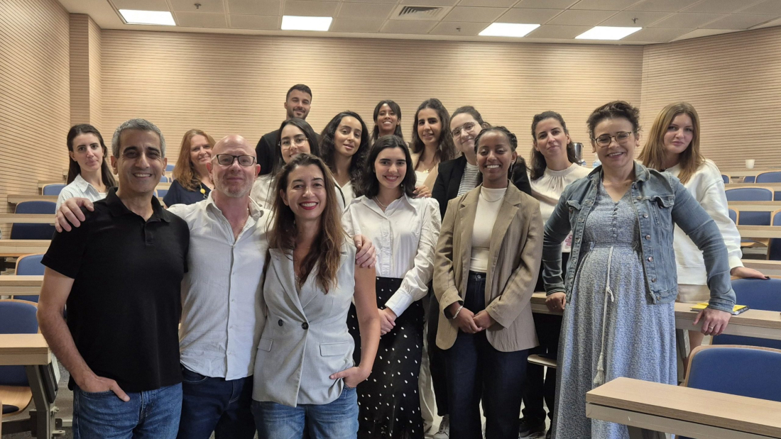 החבורה המאושרת עם ראש המסלול אילן יצחייק, הדס להב, והשופטים קרינה שטוטלנד ותומר ברנד