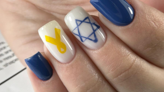 "הרבה בנות עשו את הסימן של החטופים". צילום: מהאוסף הפרטי של דליס פרץ