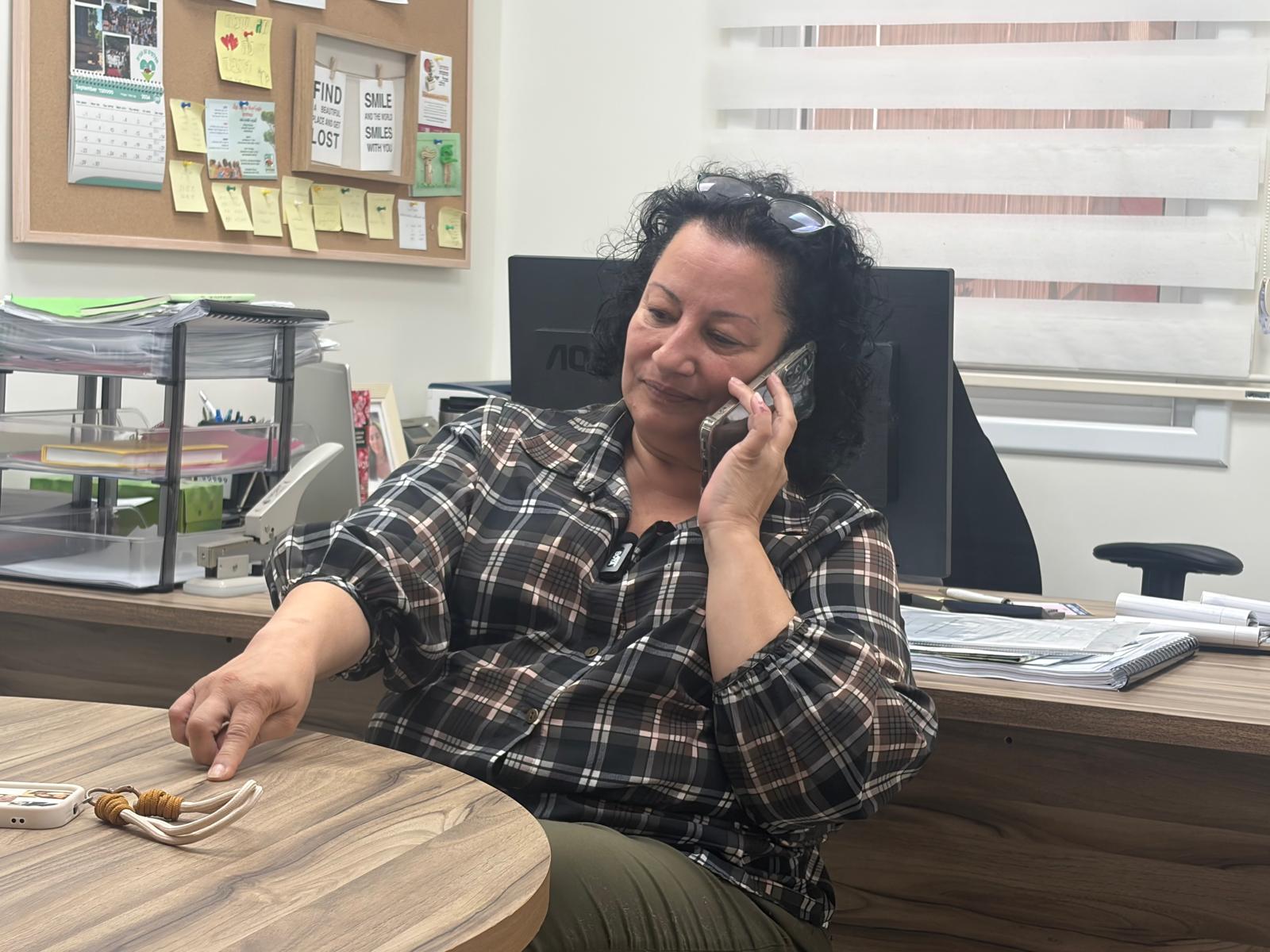 “גם אחרי 30 שנה, עדיין יש את הרומנטיקה, את האהבה למקום”: אורלי שוסטר, מזכירת קיבוץ מפלסים, מספרת על ניהול קהילה בזמן משבר