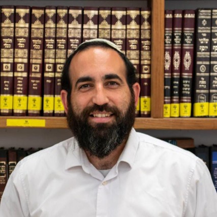 "אבא גיבור, אבל גם אבא פצוע": הרב שחר בוצחק הגן בגופו על אופקים בשבעה באוקטובר – וכעת עוזר לשיקום פצועים