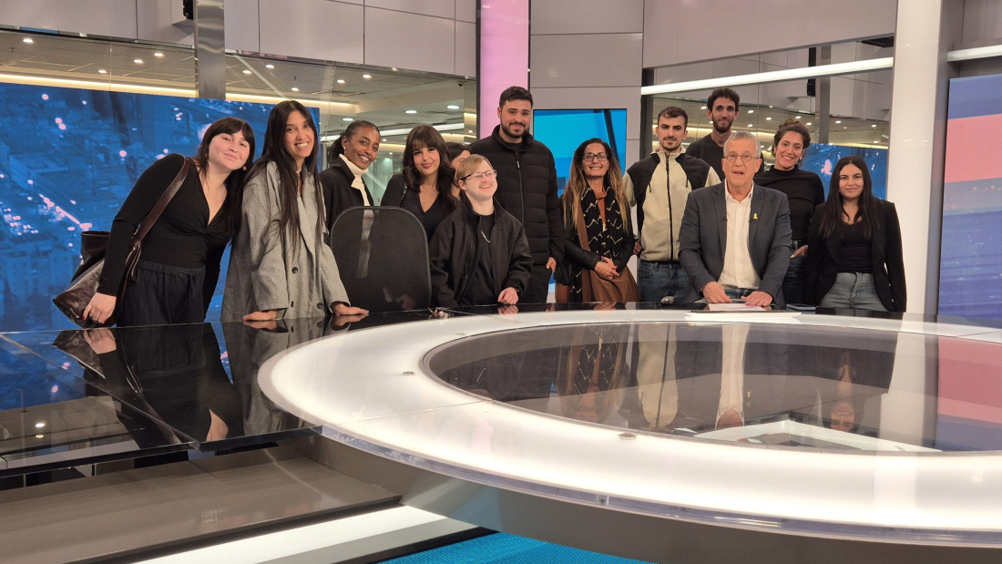 רפי, אתה בשידור. הקבוצה עם רפי רשף. צילום: אילן יצחייק