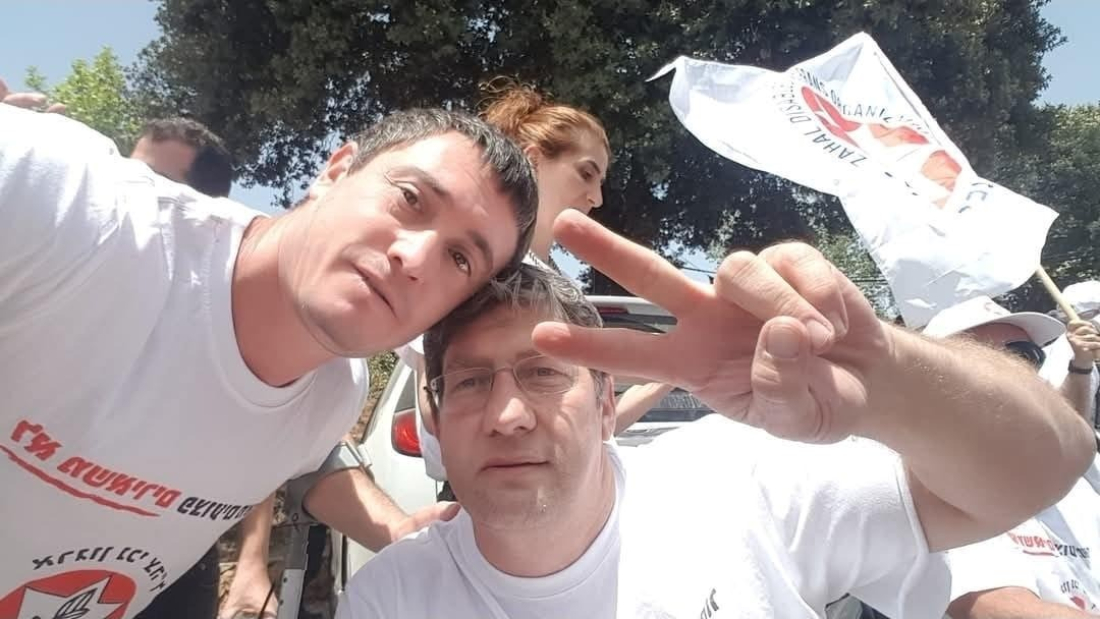 מימין: יו"ר ארגון נכי צה"ל עידן קלימן ושי קרפלס, בהפגנה. צילום: שי קרפלס