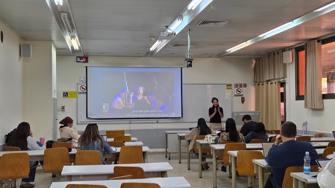 הצצה לשיעור. צילום: אליס גורייבסקי